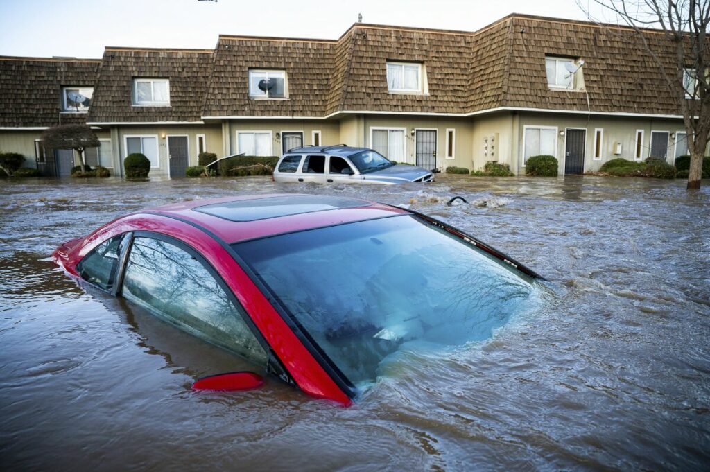 Apakah Mobil Listrik Aman Banjir? Ini Jawabannya!