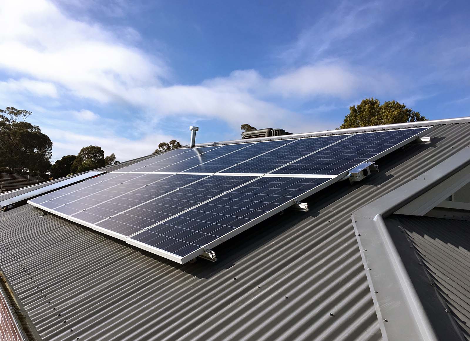 Membangun Sistem Solar Panel 1000 Watt untuk Rumah