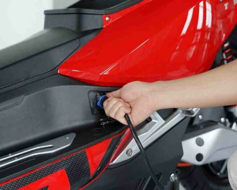 Berapa Lama Ngecas Motor Listrik? Ini Jawabannya - Kelistrikan.com