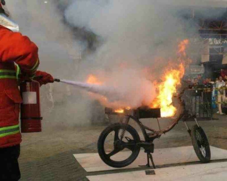 motor listrik meledak